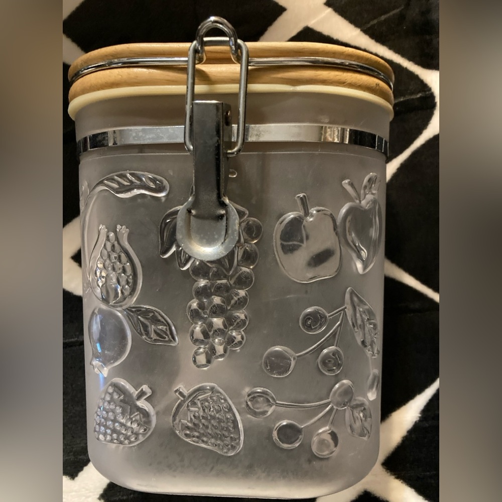 Container With Wood Lid Frosted Fruit Design Snap Close